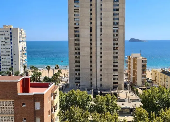 Gerona Apartment On The Strip With Pool & Parking