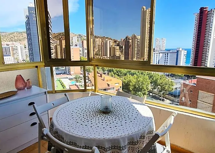 Gerona Apartment On The Strip With Pool & Parking